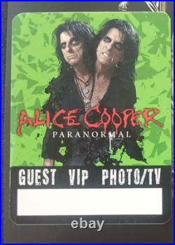 Alice Cooper Hand Signed concert poster, Backstage pass & Guitar Pick 2018 /2024